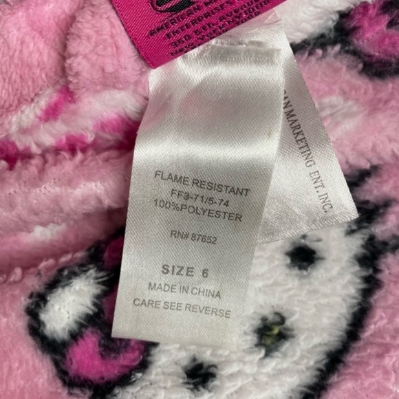 Hello Kitty Pink Robe - Picture 7 of 8